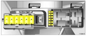 Vauxhall Agila mk1 - fuse box - engine compartment below windscreen