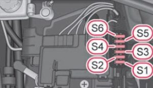 Skoda Citigo - fuse box - engine compartment