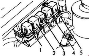 Infiniti G20 - fuse box diagram - engine compartment relay box