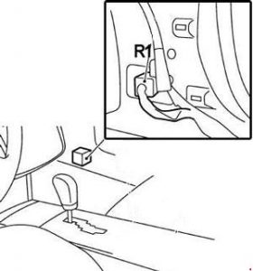 Nissan Teana J31 - fuse box diagram - rear window defogger relay