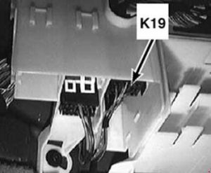BMW 3 series E46 - fuse box diagram K19 a/c compressor