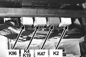 BMW 3 series E46 - fuse box diagram - rear behind glovebox-