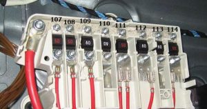 BMW 5-Series - fuse box diagram - footwell