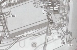 Lada Largus - Расположение клеммы "массы" левой передней части кузова (MВ) с двигателем RENAULT K4M 